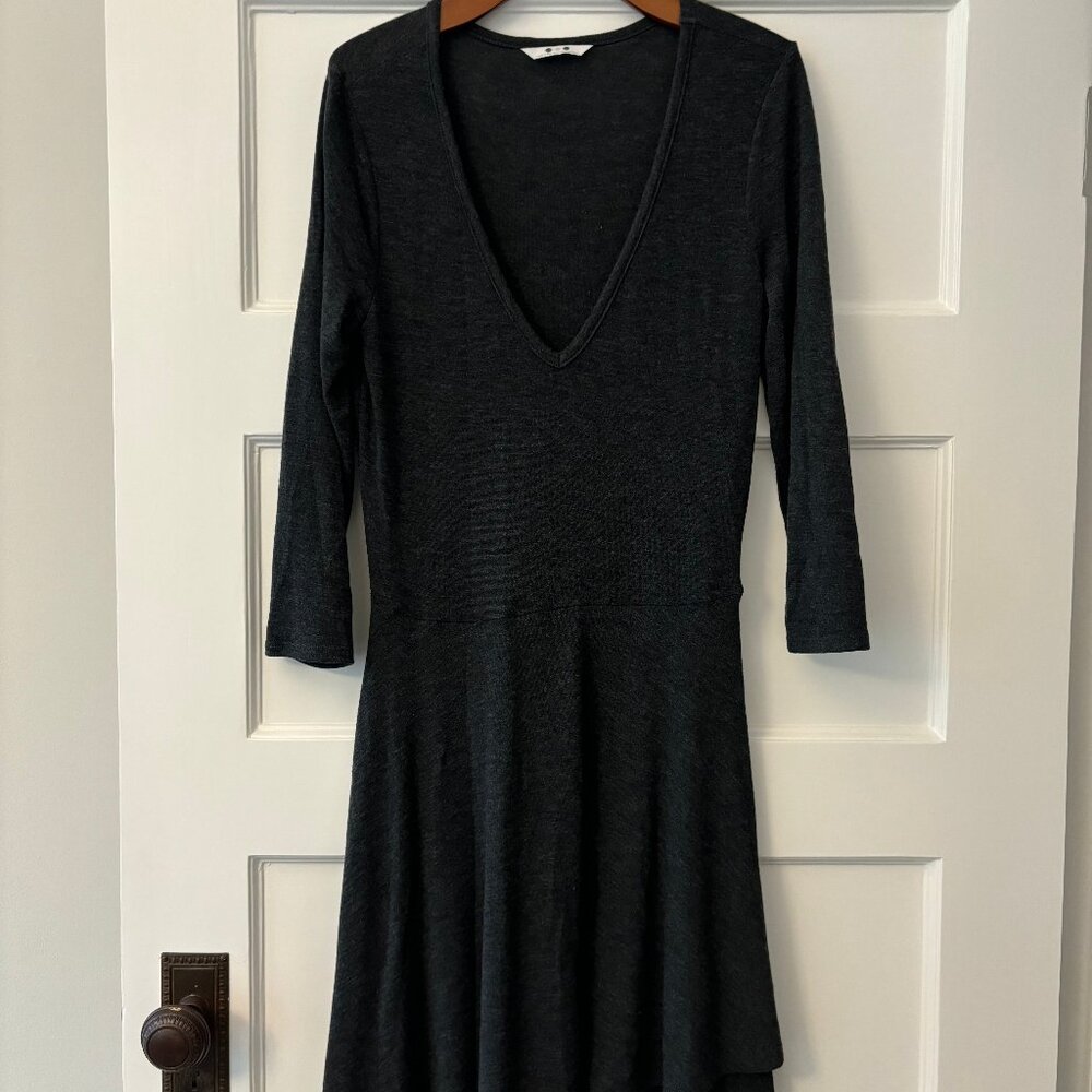 Three Dots Knee Length Three Quarter Sleeve Dark Gray V-Neck Dress, Size M